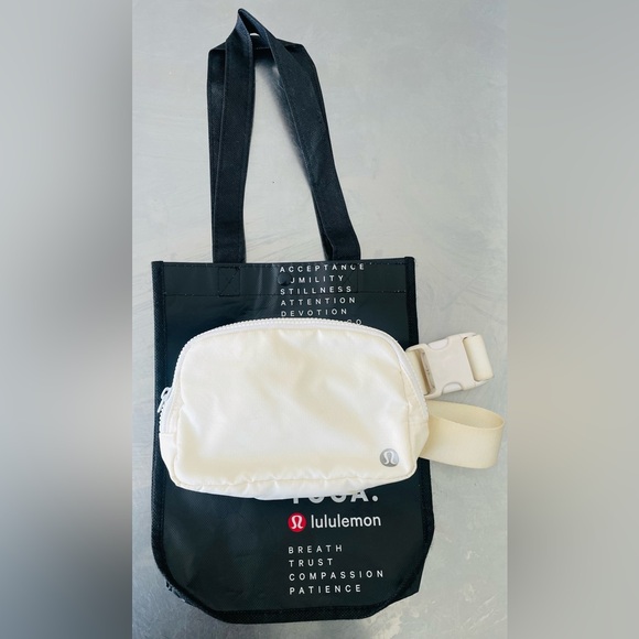 LULULEMON ATHLETICA Everywhere Cream Belt Bag - Picture 2 of 14